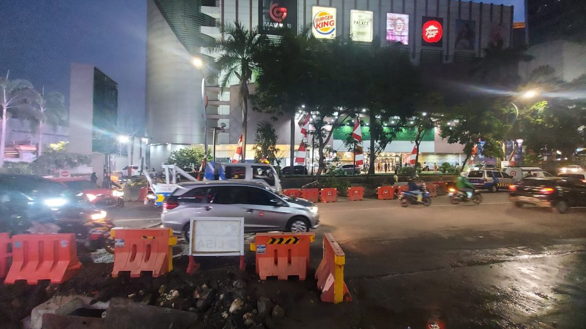 Proyek galian di Jalan Tunjungan, persis didepan TP 1 Surabaya.