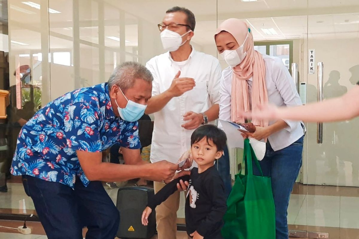 Peserta cilik acara khitan massal di UWKS.