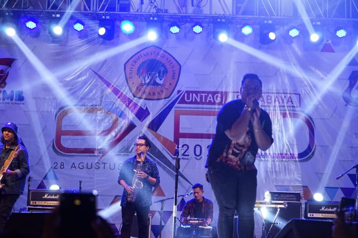 Penampilan Ndarboy Genk di Untag Surabaya Expo 2022.(Foto: Untag Surabaya)