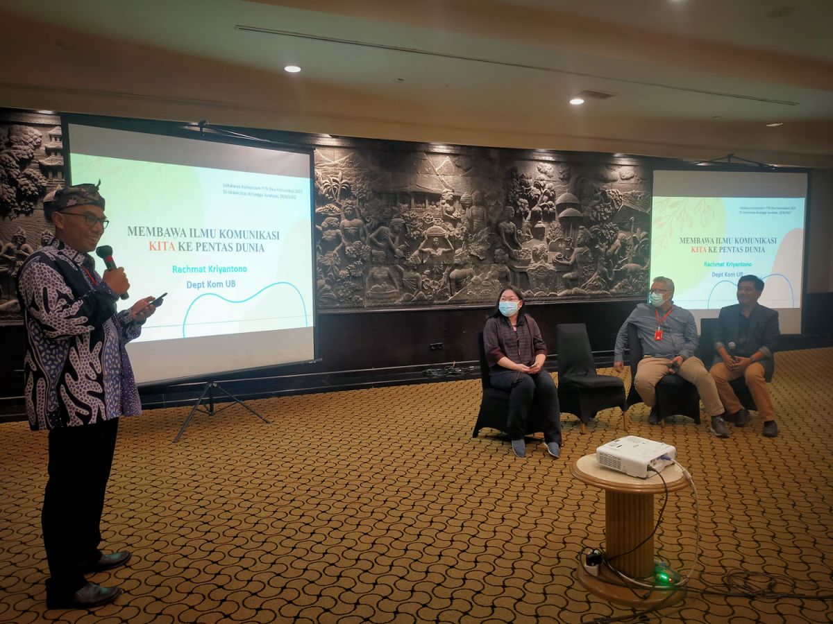 Konsorsium 10 PTN di Indonesia dalam upaya penguatan program studi ilmu komunikasi dalam Worlds Class University, di Hotel Bumi, Surabaya