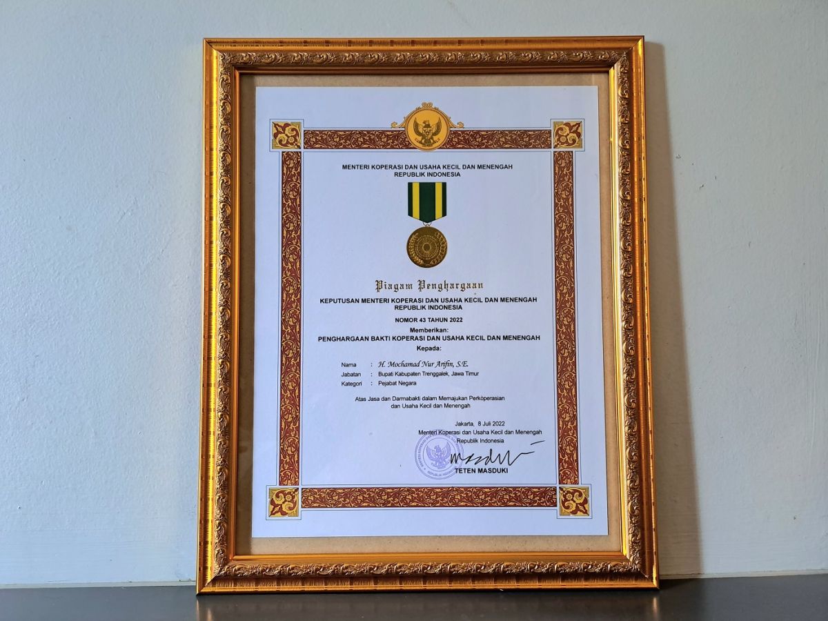 Pemkab Trenggalek meraih Penghargaan Bhakti Koperasi dan UKM.