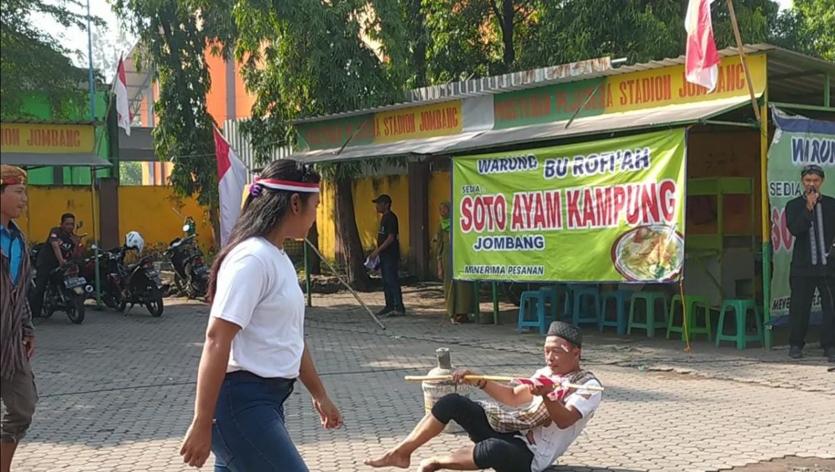 Teatrikal PKL di Jombang.(Foto: Elok Aprianto)