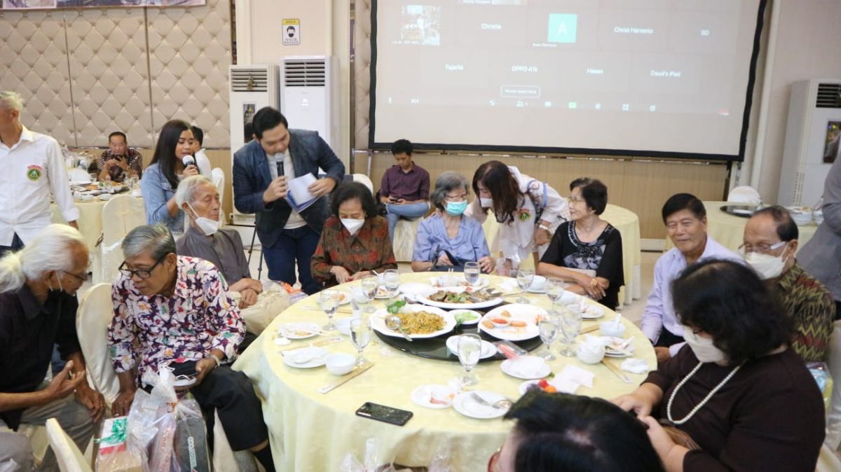 Para guru SMAK Petra 1 Siang saat momen reuni 40 tahun di Bima Restaurant.