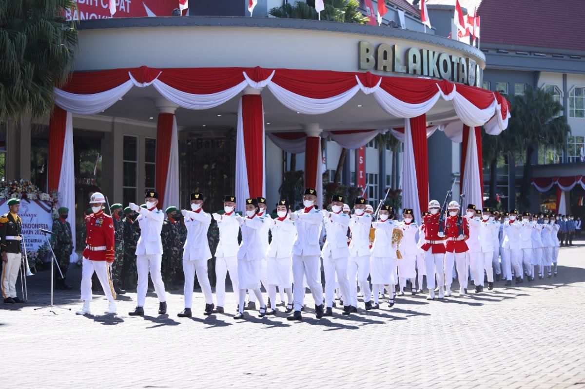 Upacara HUT Kemerdekaan ke-77 RI di Balai Kota Among Tani.