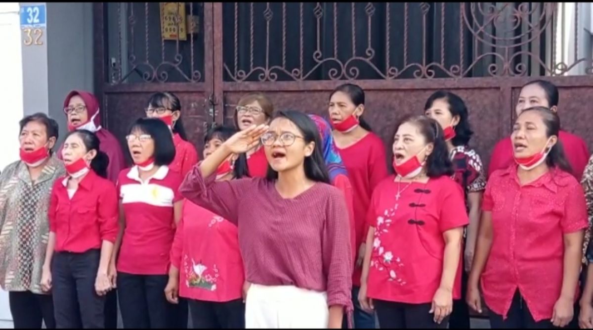 Warga Kampung Pecinan Surabaya saat menggelar upacara HUT ke-77 RI.(Foto: Ni'am Kurniawan/jatimnow.com)