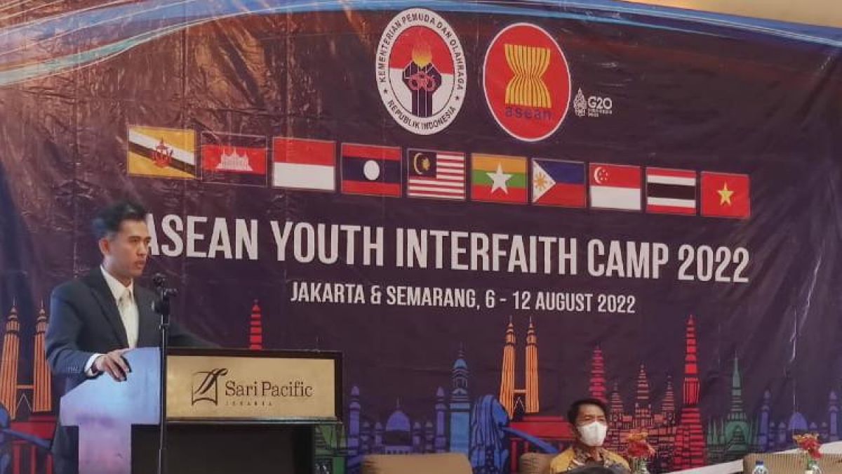 Deputi Pengembangan Pemuda Kemenpora, Asrorun Niam Sholeh saat membuka ASEAN Youth Interfaith Camp (AYIC) Tahun 2022 di Hotel Sari Pan Pacific Jakarta