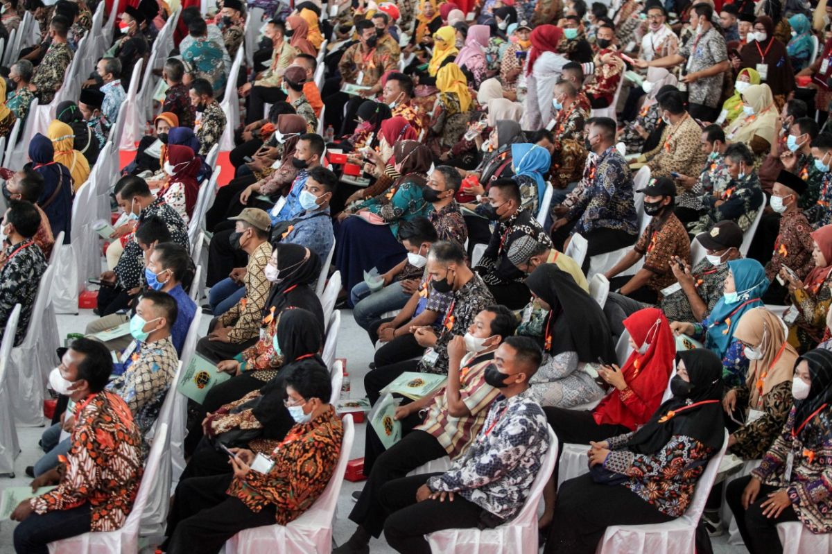Penyerahan sertipikat tanah untuk warga Jatim di Gelora Delta Sidoarjo