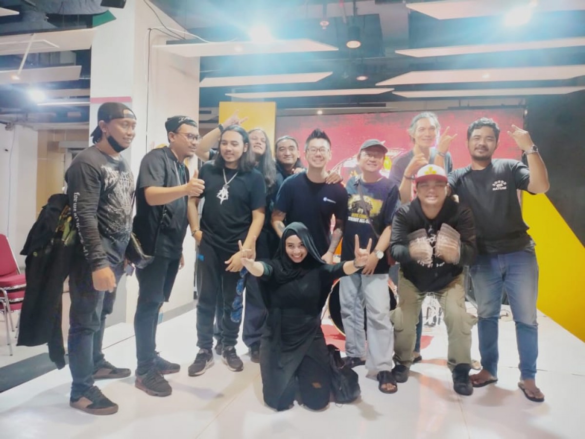 Grup band Djin asal Medan saat menggelar tour di Surabaya.(Foto: Zain Ahmad/jatimnow.com)
