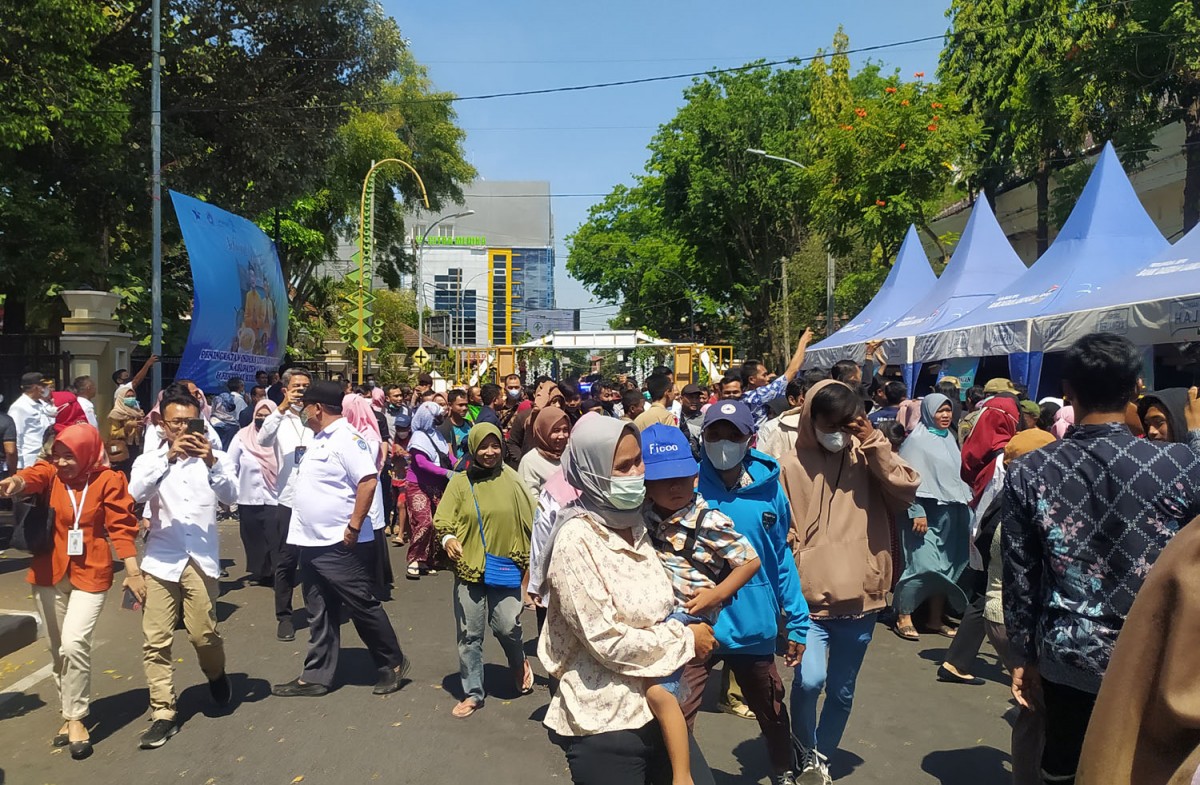 Warga saat menyerbu Festival Kuliner Lamongan