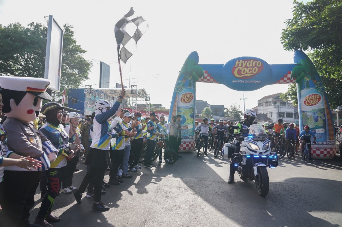 Pemberangkatan peserta Tour Gowes Wisata Nasional.