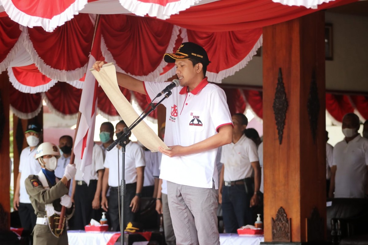 Prosesi penyerahan Pataka Pemprov Jatim di Trenggalek