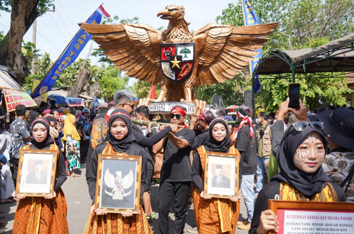 Carnival dan Gading Fashion Days melintas di Kota Pasuruan