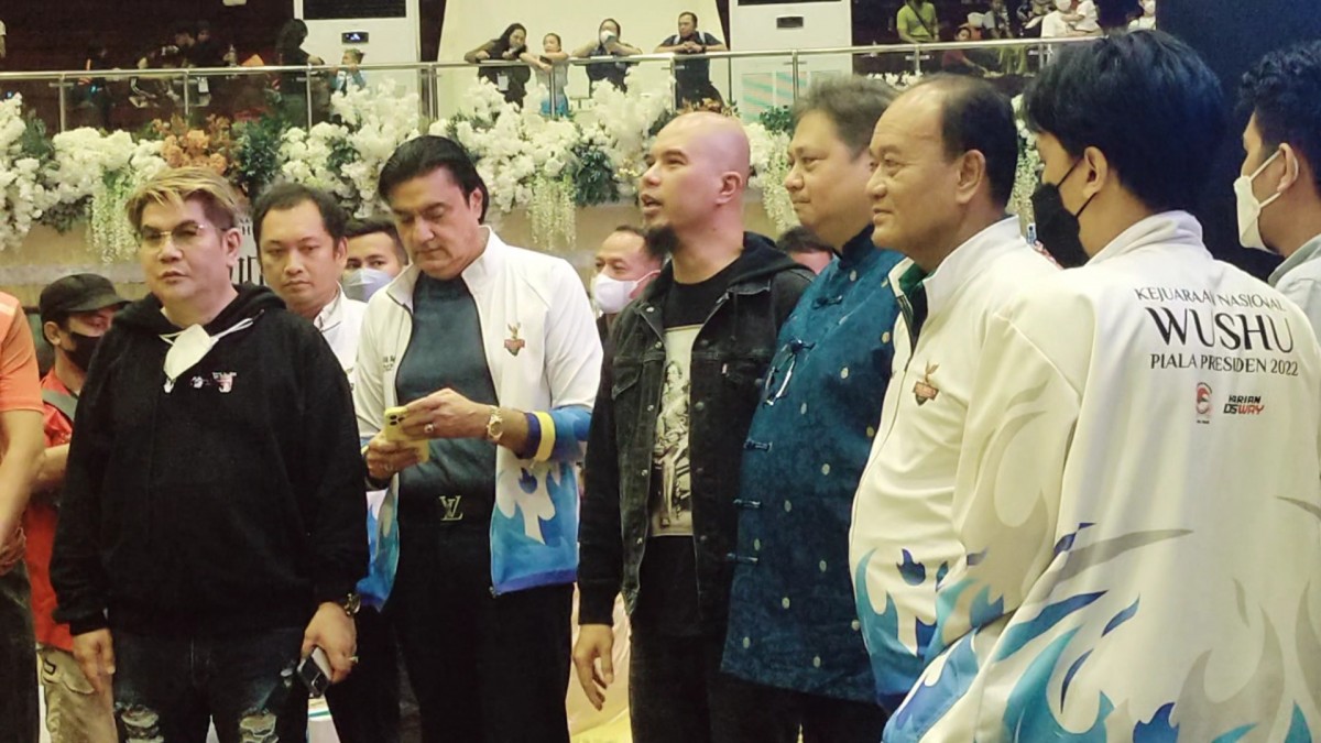 Ahmad Dhani bersama Ketua Umum Pengurus Besar Wushu Indonesia (PBWI) Airlangga Hartarto