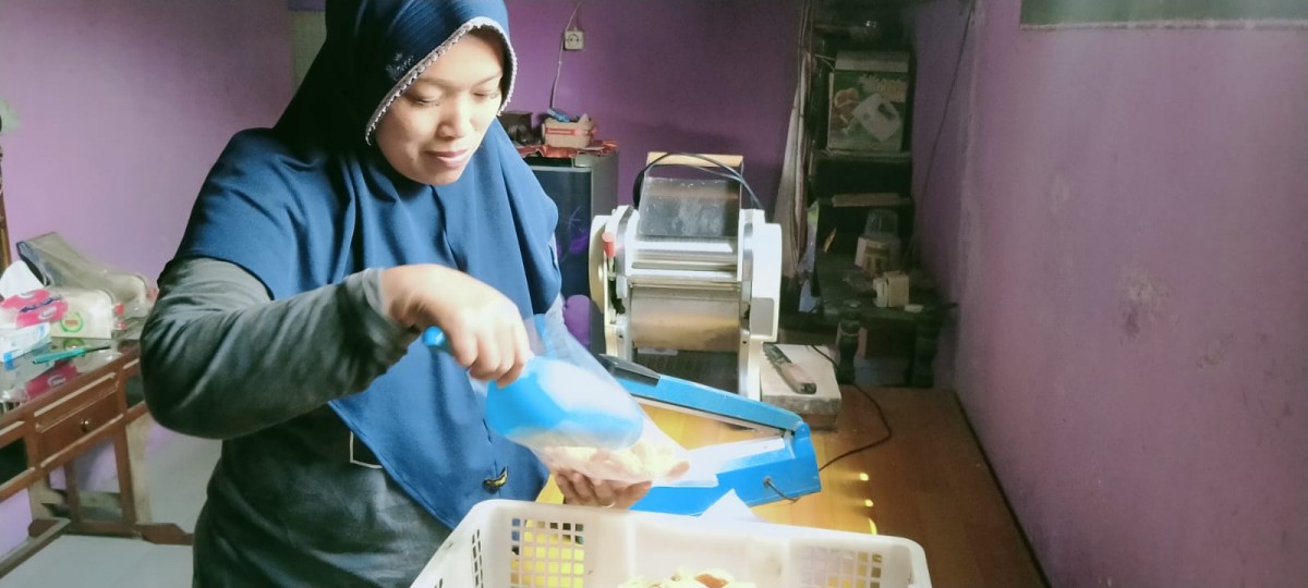 Keripik malaysia buatan warga Desa Pagerwojo, Kecamatan Perak, Jombang.(Foto: Elok Aprianto)