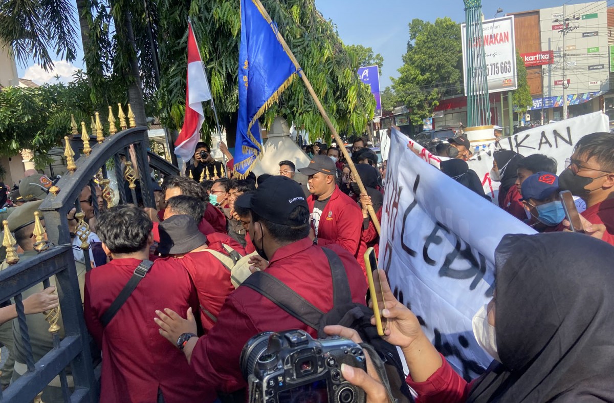 Mahasiswa di Ponorogo saat menggelar demo