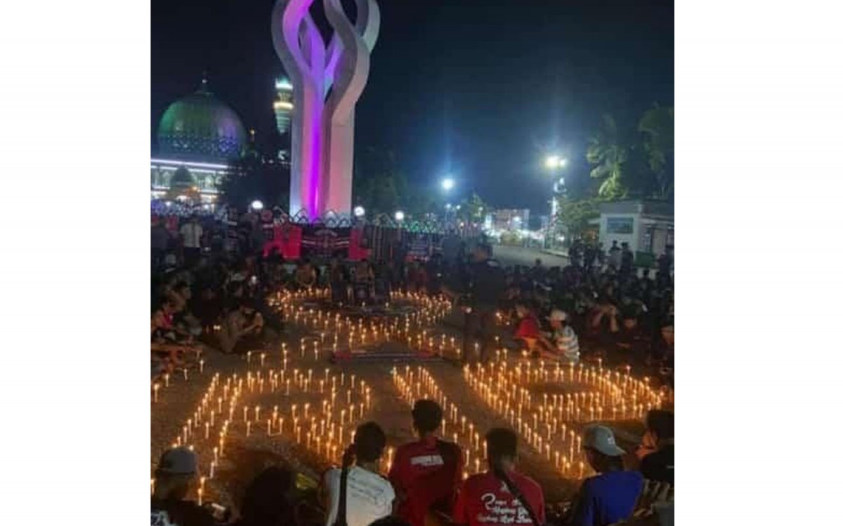 Doa bersama suporter di Pamekasan (Foto: Hernan for jatimnow.com)