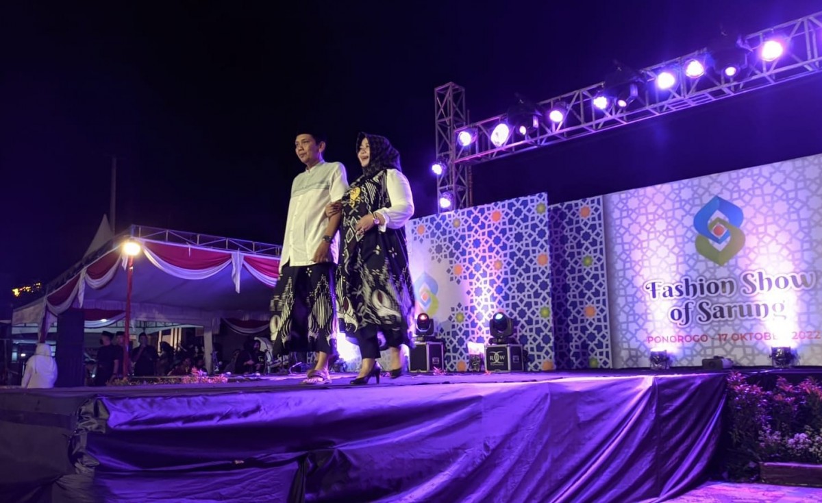 Fashion Show of Sarung digelar meriah untuk memperingati Hari Santri Nasional (HSN) 2022.