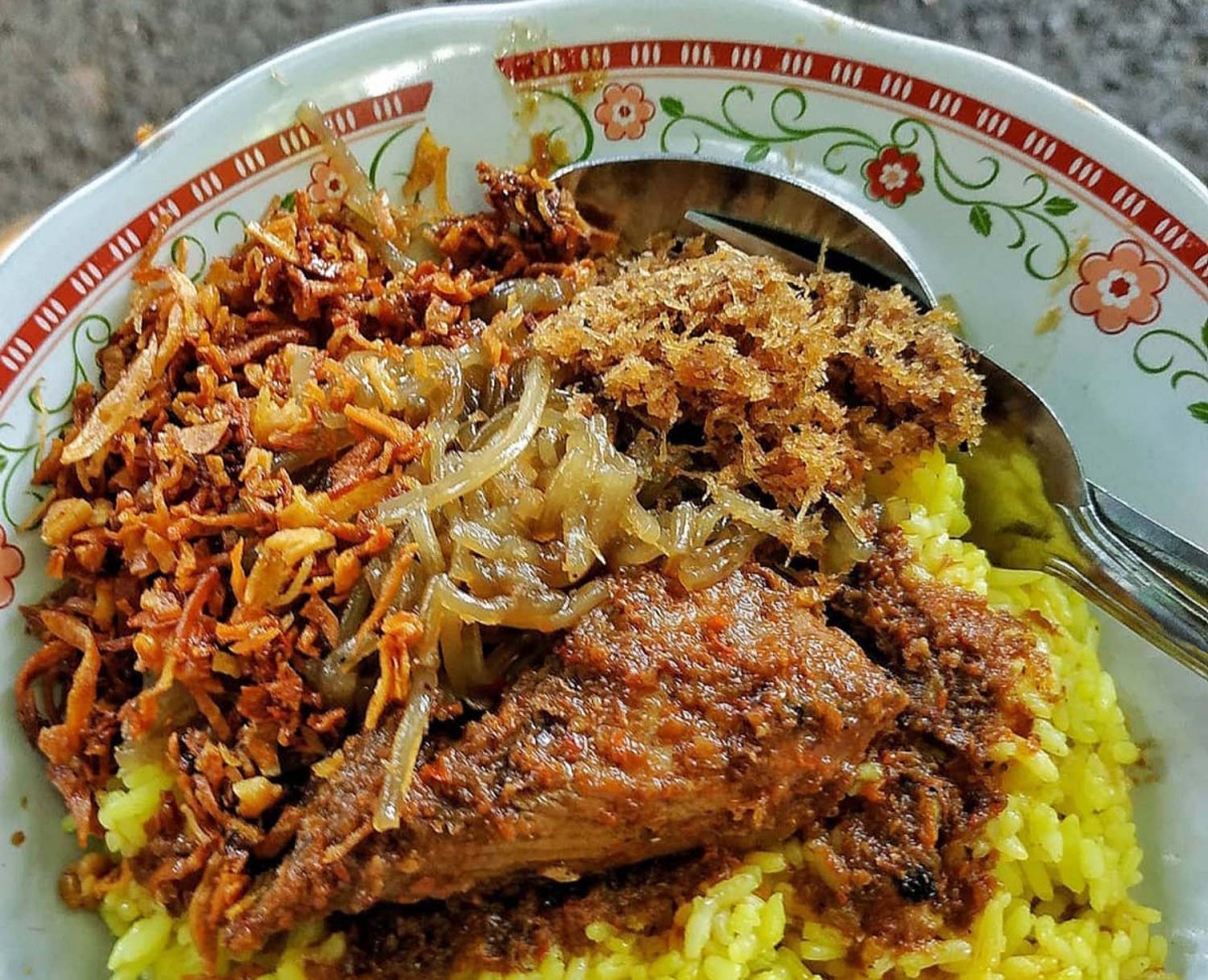 Nasi Kuning Avon (foto: Infokulinersby/jatimnow.com)