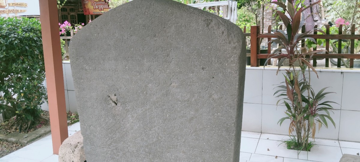 Prasasti Gurit yang ada di Dusun Sumbergurit, Desa Katemas, Kecamatan Kudu.(Foto: Elok Aprianto)