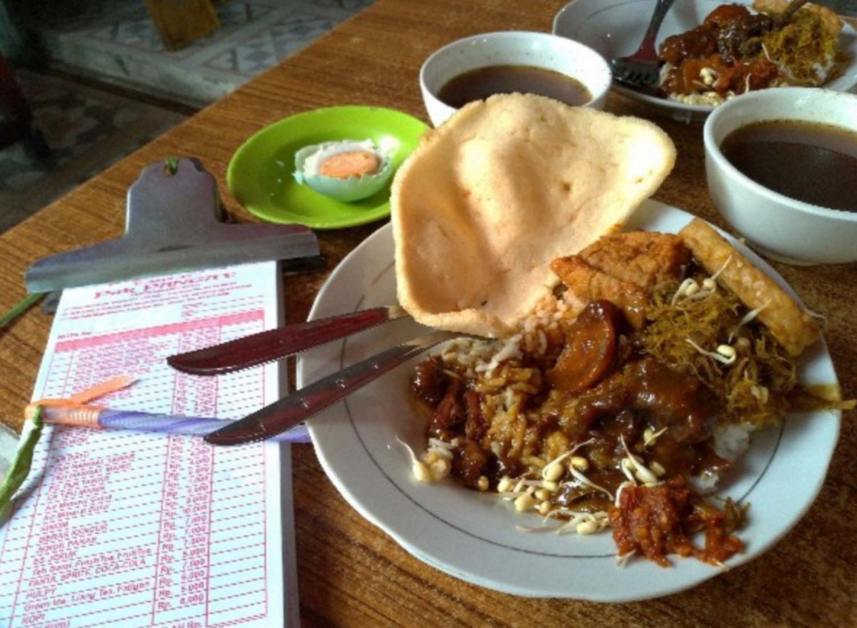 Rawon Pak Pangat (foro: Vicky Laurentina/jatimnow.com)