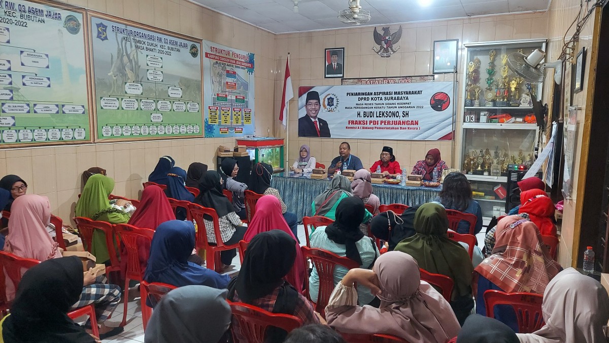 Momen Buleks menyapa warga Kecamatan Bubutan saat reses DPRD Surabaya.