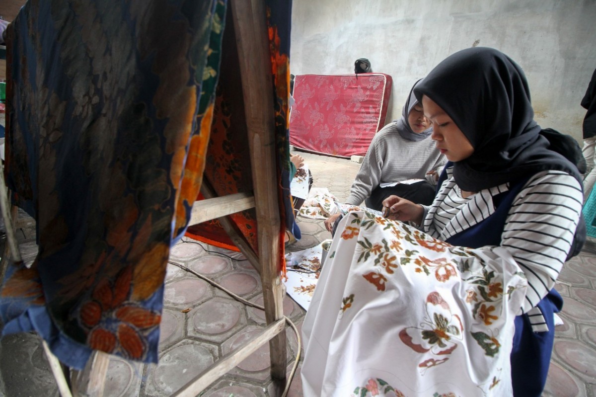 Motif bayeman dan sunduk kentang sebagai ciri khas batik Sari Kenongo.