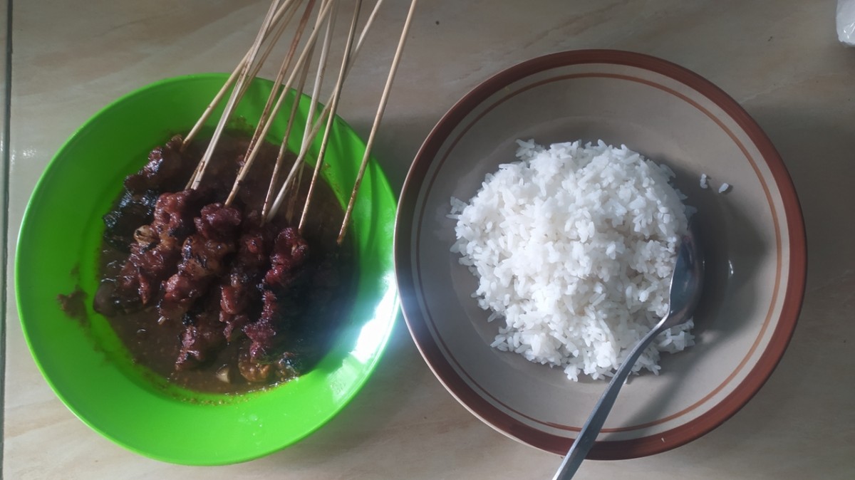Sate Kambing Muda Cak Sahadi Lamongan.(Foto: Adyad Ammy Iffansah/jatimnow.com)