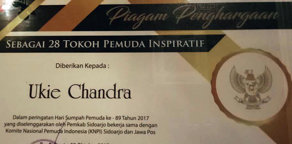 Salah satu penghargaan yang diperoleh Ukie