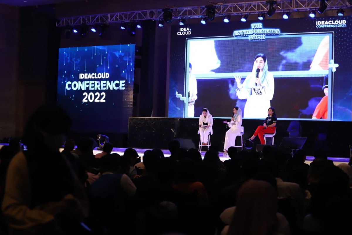 Ketua Dekranasda Kabupaten Trenggalek, Novita Hardini saat menjadi salah satu keynote speaker Ideacloud Conference 2022