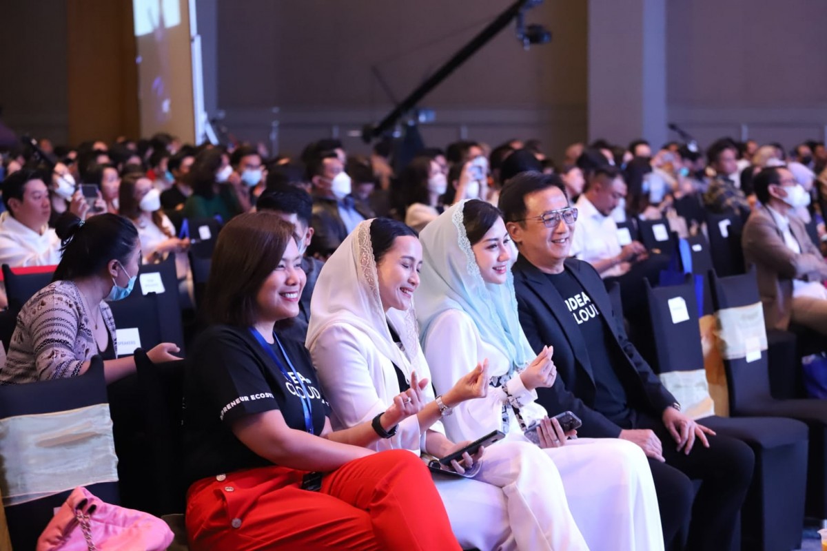 Ketua Dekranasda Kabupaten Trenggalek, Novita Hardini saat menjadi salah satu keynote speaker Ideacloud Conference 2022