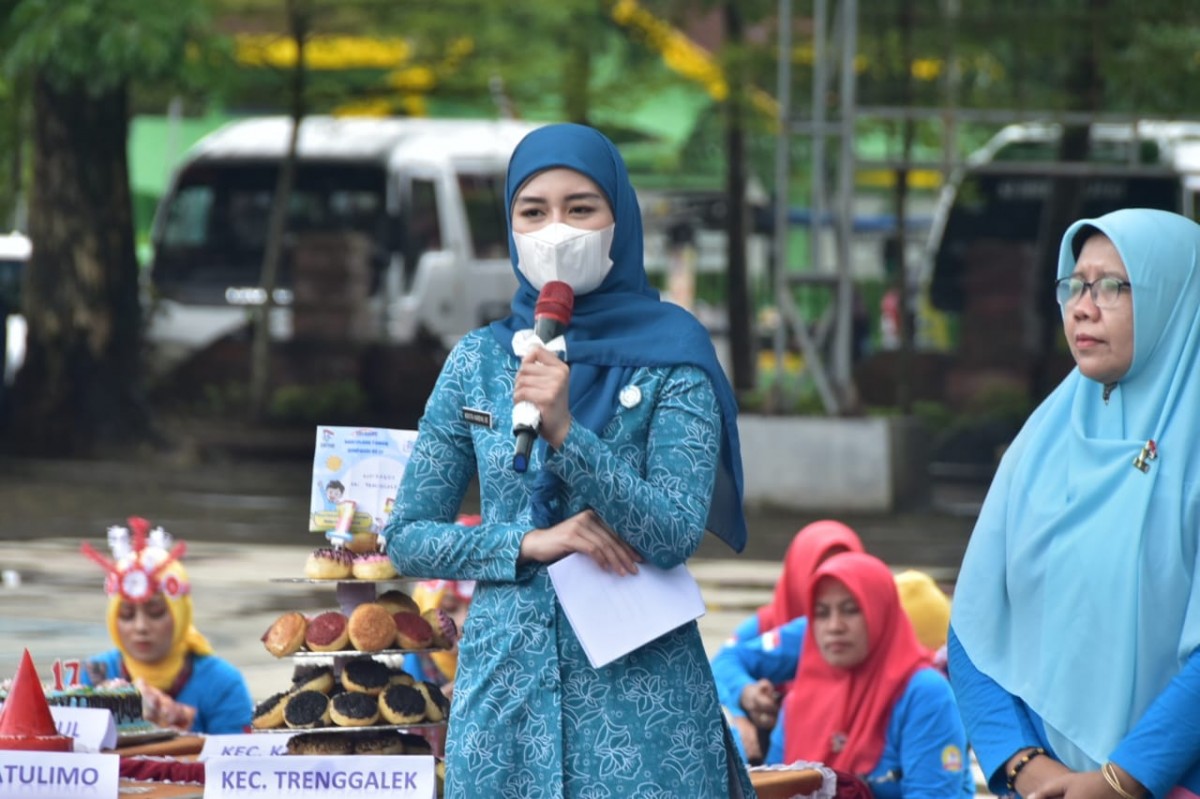 Bunda PAUD Trenggalek, Novita Hardini saat menghadiri HUT Himpaudi 