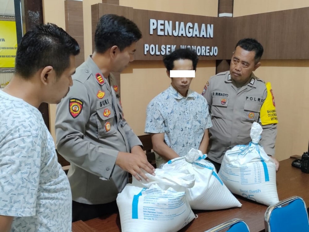 Nurul Arifin diamankan polisi karena mencuri gula agar bisa beli chip judi online. (Foto: Polsek Wonorejo)