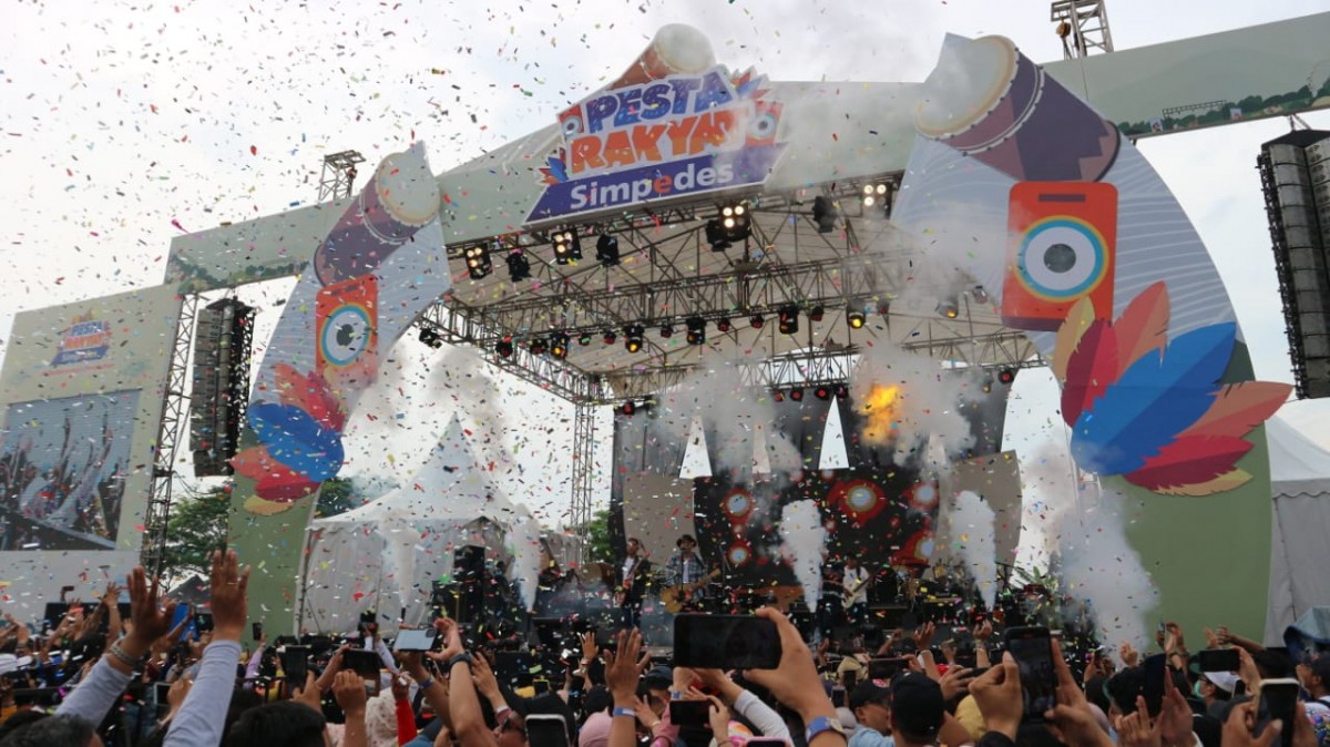 Penampilan Padi Reborn di PRS BRI Mojokerto (Foto: Fajar Mujianto/jatimnow.com)