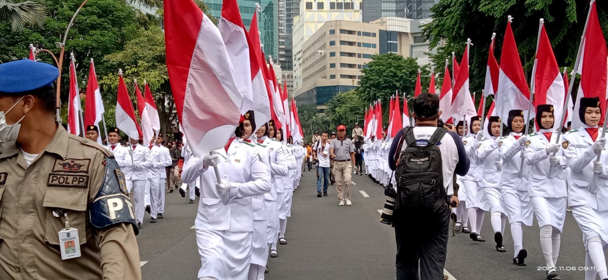Paskibraka dilepas sebagai tanda dimulainya Parade Surabaya Juang.