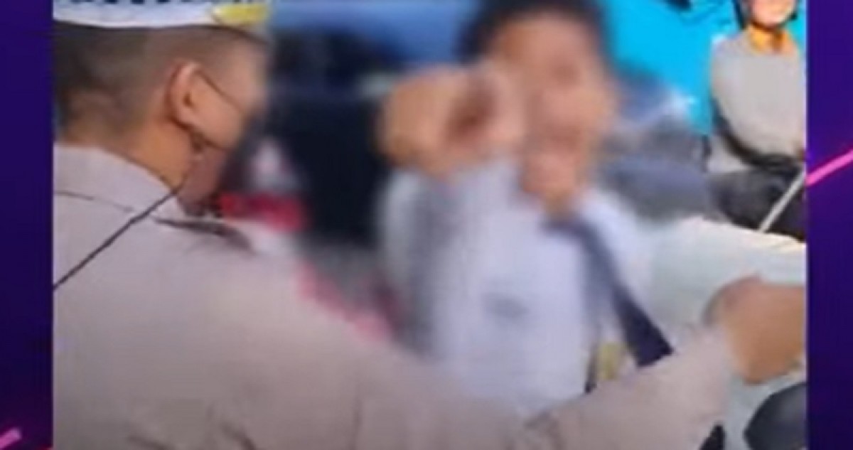 Tangkapan layar video pelajar marah saat ditegur karena tidak memakai helm.