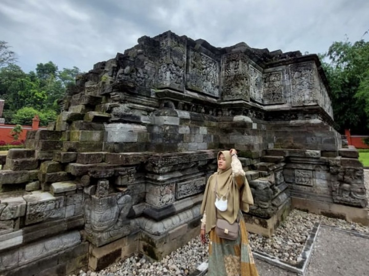 Candi Surowono. (Foto: Instagram @batarilaskarwati)