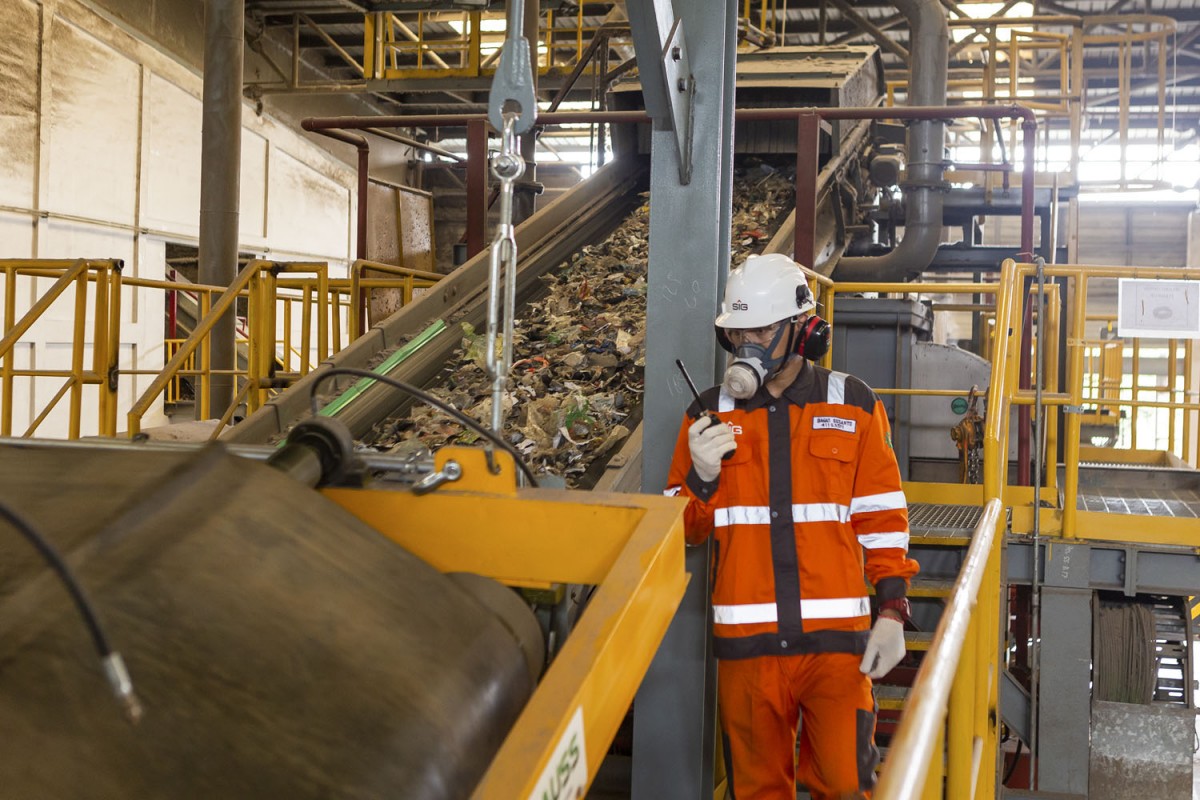 Fasilitas pengolahan sampah kota menjadi bahan bakar alternatif (Refuse Derived Fuel) di Cilacap, Jawa Tengah