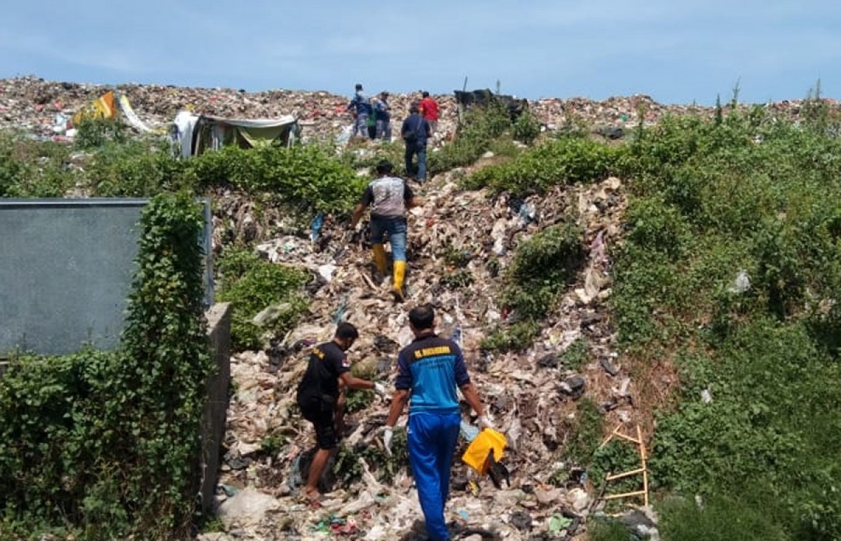 lokasi penemuan jasad bayi di TPA Jabon. (foto: Polsek Jabon for jatimnow.com)