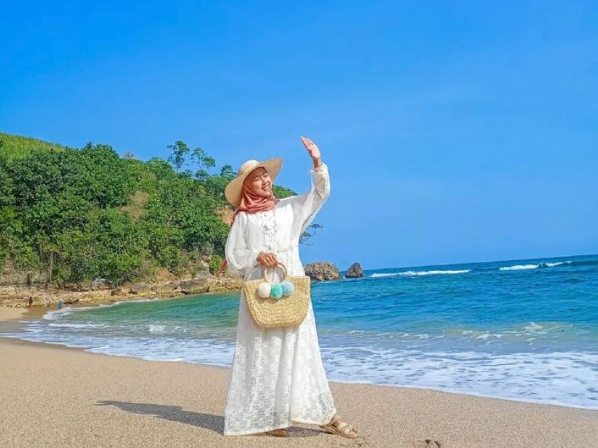 Pantai Pangi (foto: IG @fika_cahyalovely)