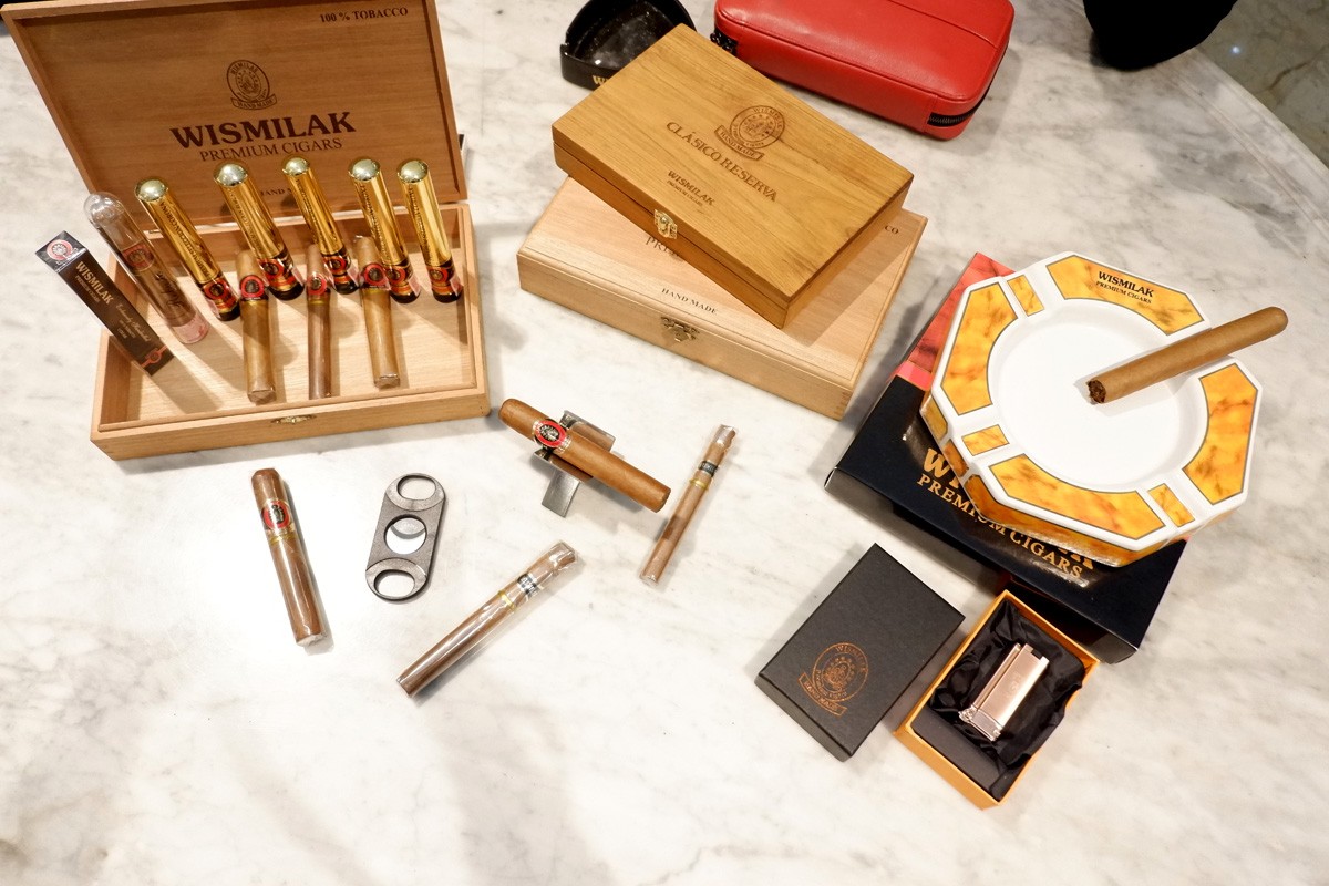 Sejumlah cerutu yang diproduksi Wismilak Inti Makmur Tbk. (foto: Rasta Fariz/jatimnow.com)