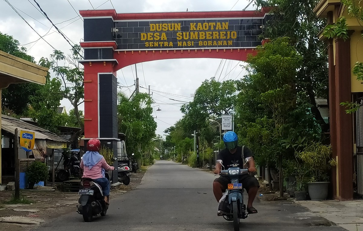 Gapura Dusun Kaotan, Desa Sumberejo, Kecamatan/Kabupaten Lamongan (foto : Adyad Ammy Iffansah/jatimnow.com)