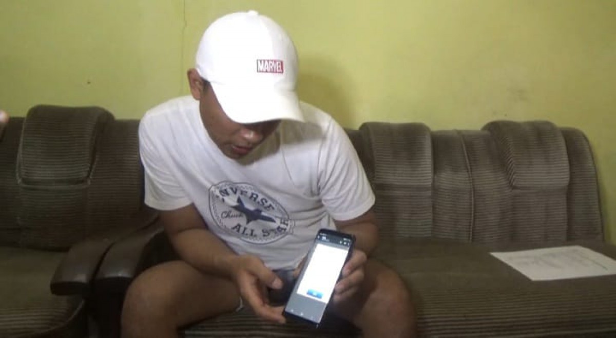 Visa palsu milik salah satu calon tenaga kerja yang akan bekerja di luar negeri yang diduga palsu. (foto: Elok APrianto/jatimnow.com)