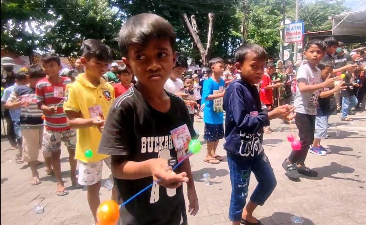 Lomba latto-latto di Surabaya berhadiah motor listrik