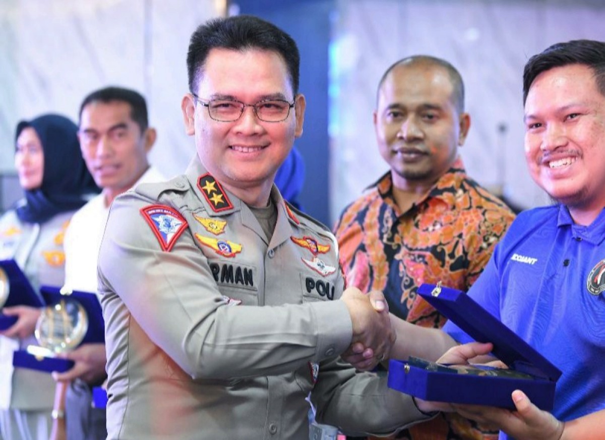 Kakorlantas Polri, Irjen Pol Firman Shantyabudi saat launching jersey Jakarta Popsivo Polwan dan Jakarta Bhayangkara Presisi (Foto: Dok. Korlantas Polri)