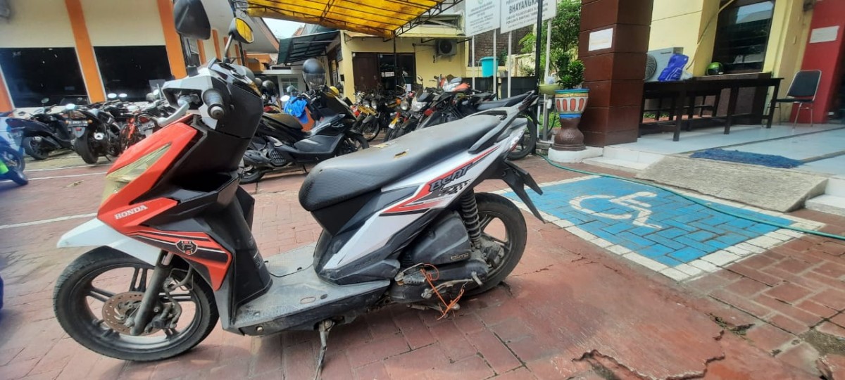 Barang bukti sepeda motor. (foto: Polsek Tambaksari for jatimnow.com)