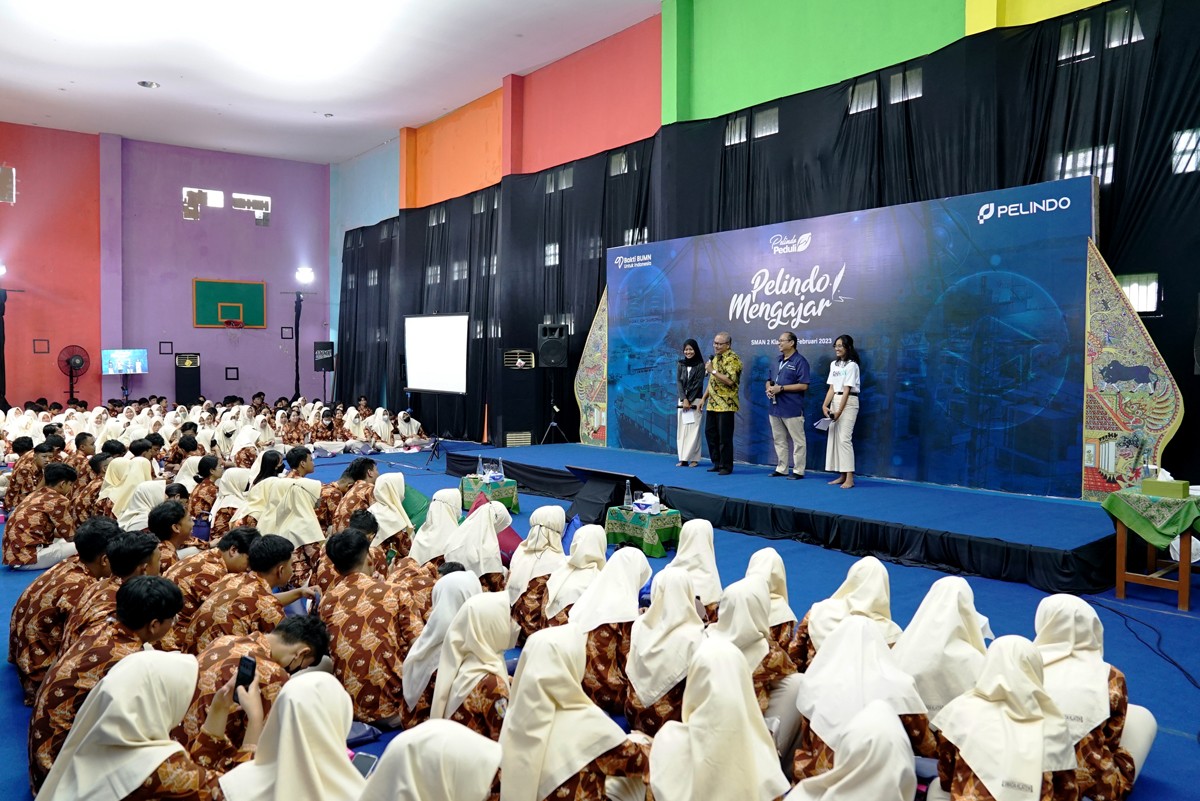 Direktur SDM SPTP, Edi Priyanto memberi motivasi kepada siswa siswi SMAN 2 Klaten. (foto: SPTP for jatimnow.com)
