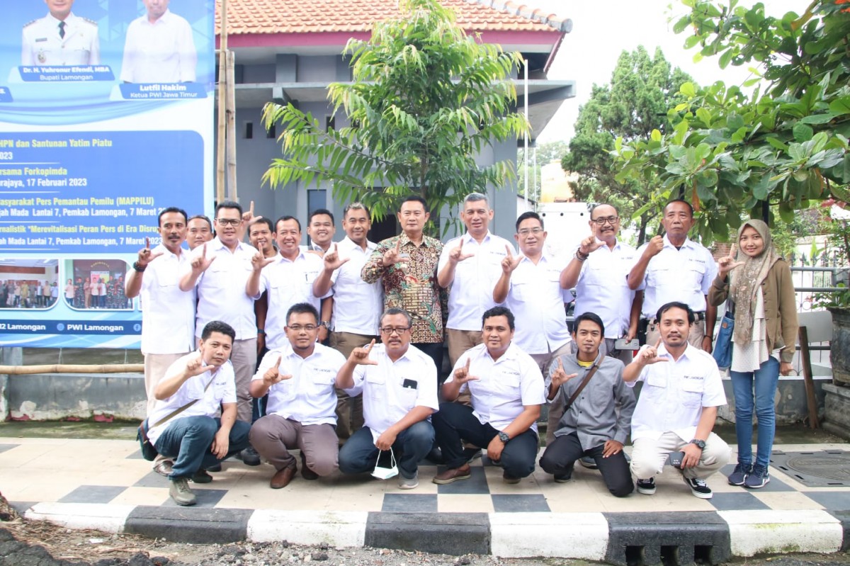 PWI Lamongan dan bupati saat HPN 2023
