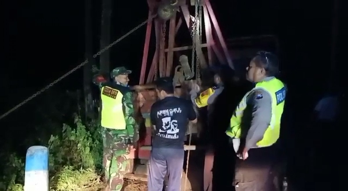Proses evakuasi baru bisa dilakukan Minggu malam. 