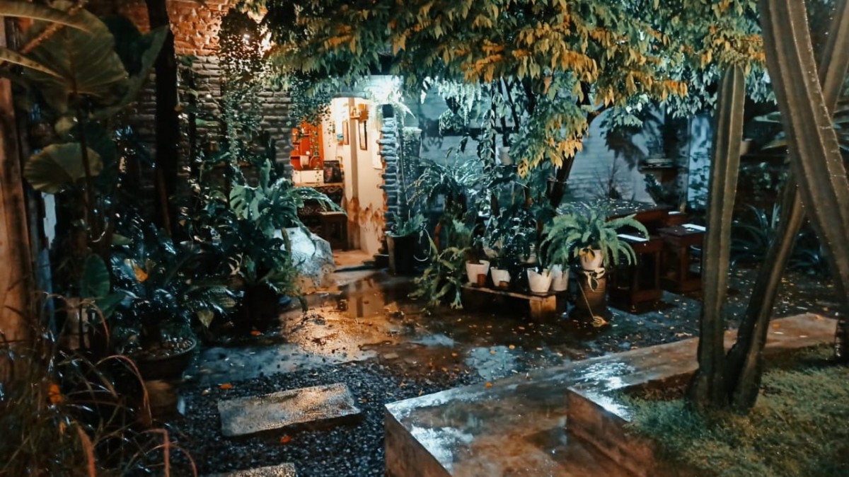 Kopico Coffee, berkonsep hidden garden yang unik di pinggiran Sidoarjo.