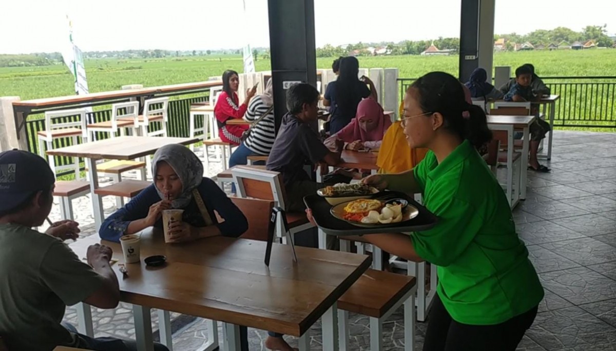 Pengunjung Pari Sawah yang tak pernah sepi.